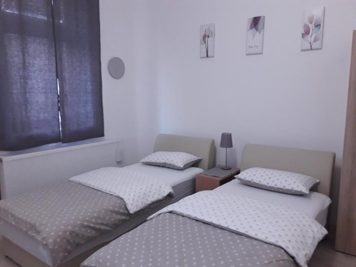 Studio Apartman Ela Travnik Eksteriør billede
